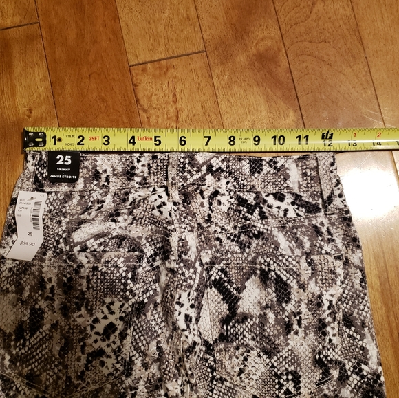 NWT - Snakeskin print jeans Size 25 - Picture 6 of 6